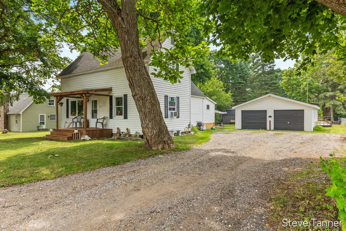 117 W Pine Street, Edmore, MI 48829 - #1