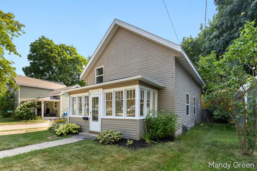 212 S Smith Street, Greenville, MI 48838 - #2