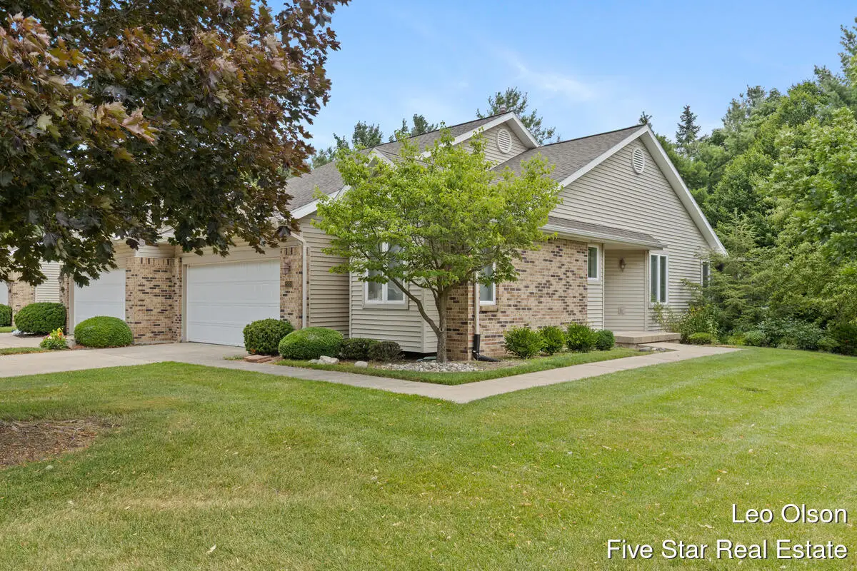 2220 Meadowglen Drive NE Building: 0 Unit: 7, Grand Rapids, MI 49505 - #1