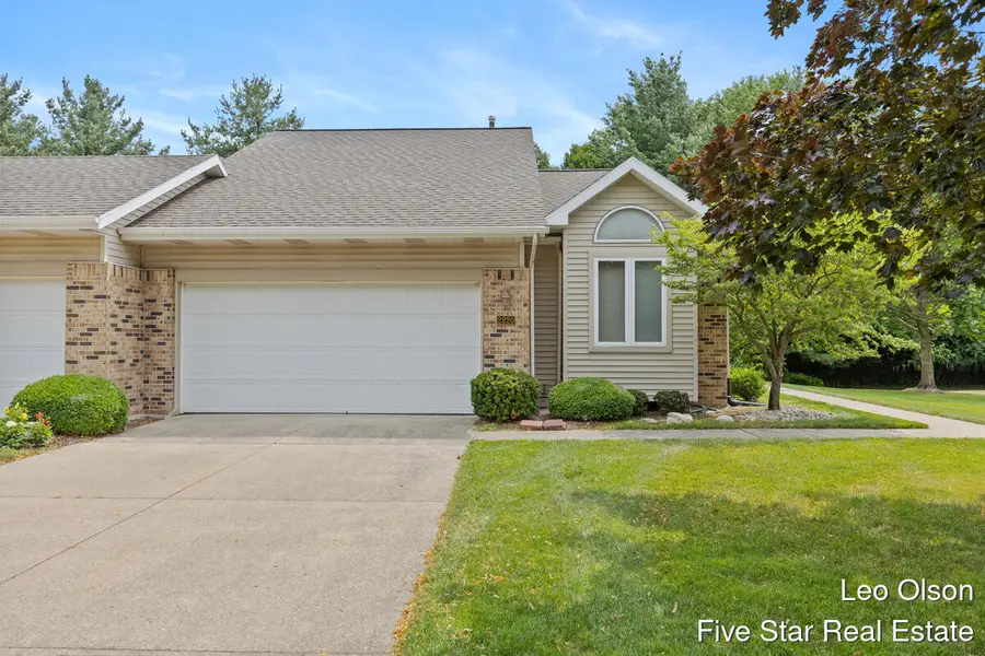 2220 Meadowglen Drive NE Building: 0 Unit: 7, Grand Rapids, MI 49505 - #2