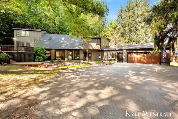 6093 Ridgeview Drive, NortonShores, MI 49441