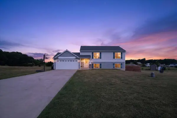 2864 Fawn Cove Avenue, Middleville, MI 49333
