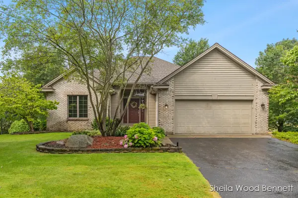 7023 Camelback Drive NE, Rockford, MI 49341