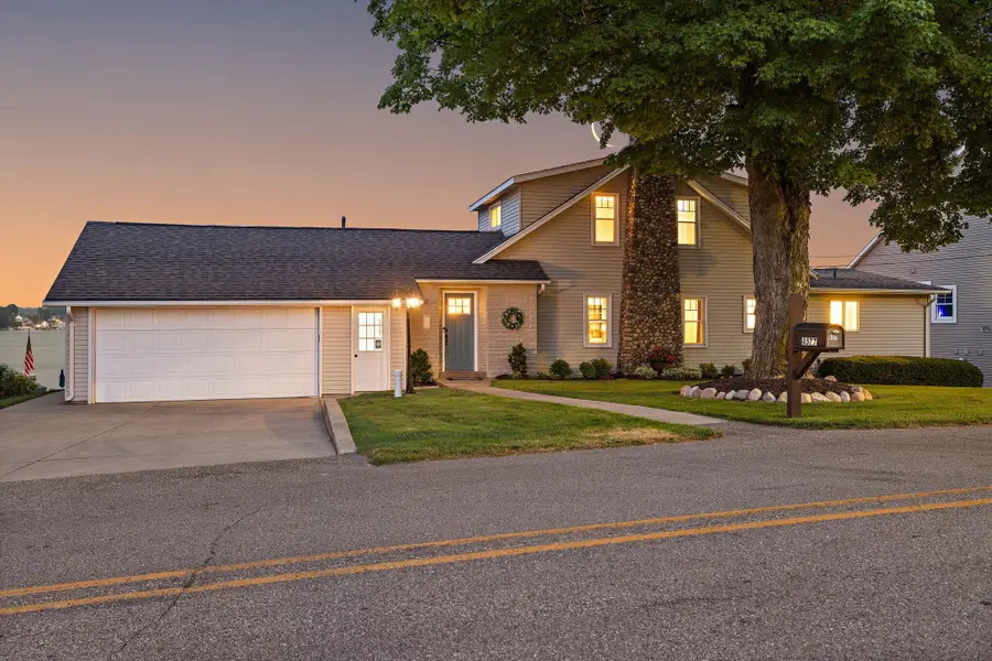 4577 6th Street, Caledonia, MI 49316 - #3
