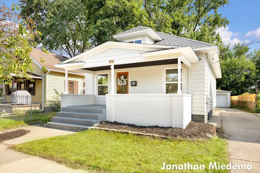 816 Richmond Street NW, Grand Rapids, MI 49504 - #2