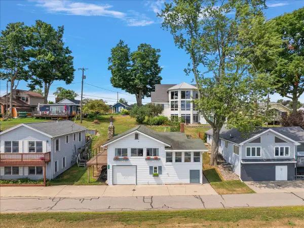 6444 Lakeshore Drive, Saranac, MI 48881