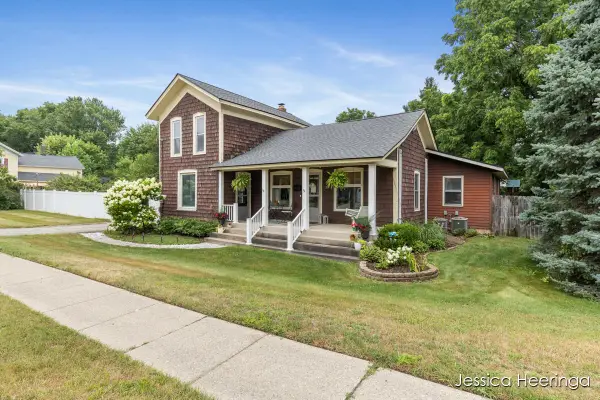 29 W Division Street NE, Rockford, MI 49341