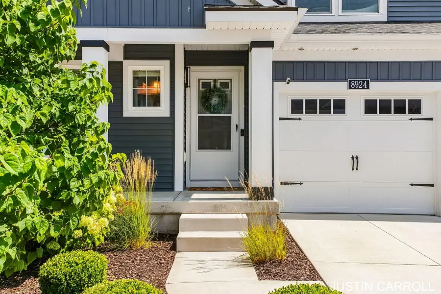 8924 Barrington Lane Building: 8 Unit: 40, Jenison, MI 49428 - #2