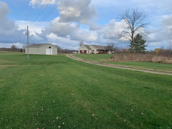 2665 E Moore Road, Grant, MI 49327