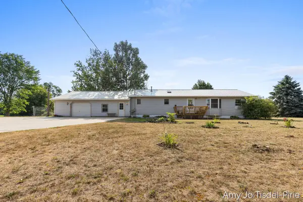 6643 S Wood Road, Sheridan, MI 48884
