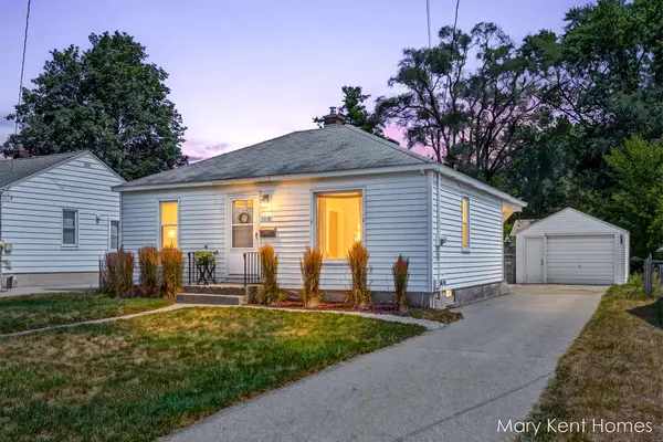 3216 Hillcroft Avenue SW, Wyoming, MI 49548