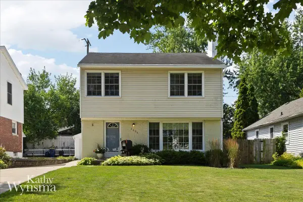2604 Richards Drive SE, EastGrandRapids, MI 49506