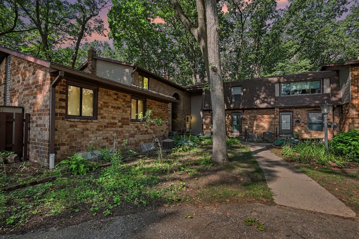2579 Chatham Woods Drive SE, Cascade, MI 49546 - #1