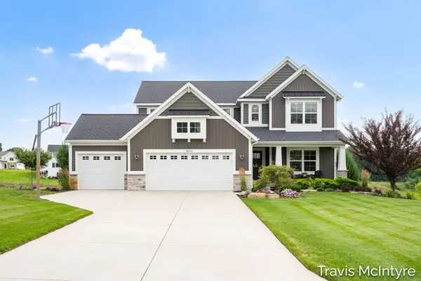 8914 Sterling Hills Drive NE, Rockford, MI 49341