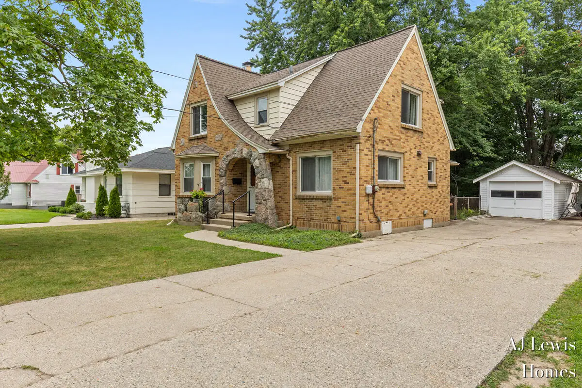 653 3 Mile Road NE, Grand Rapids, MI 49505 - #1