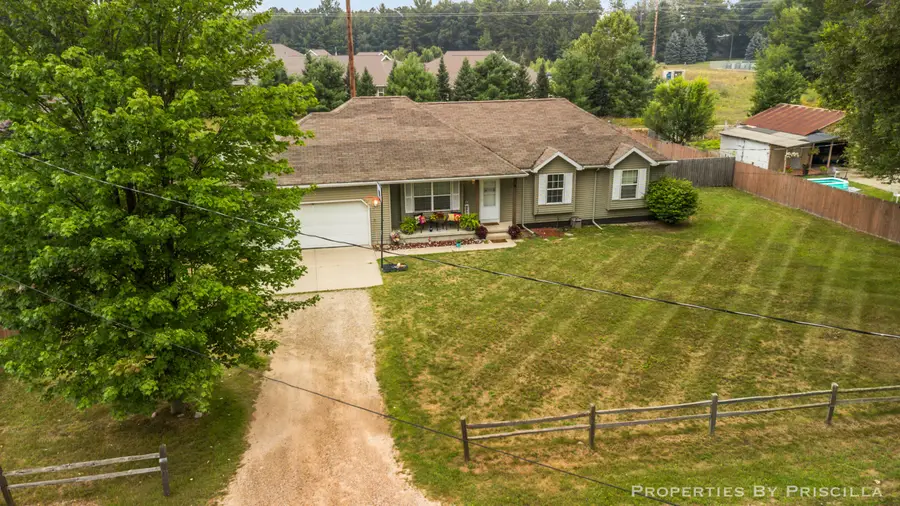 333 W Allen Street, Newaygo, MI 49337 - #2