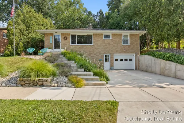 1570 E Terrace Street NE, GrandRapids, MI 49503