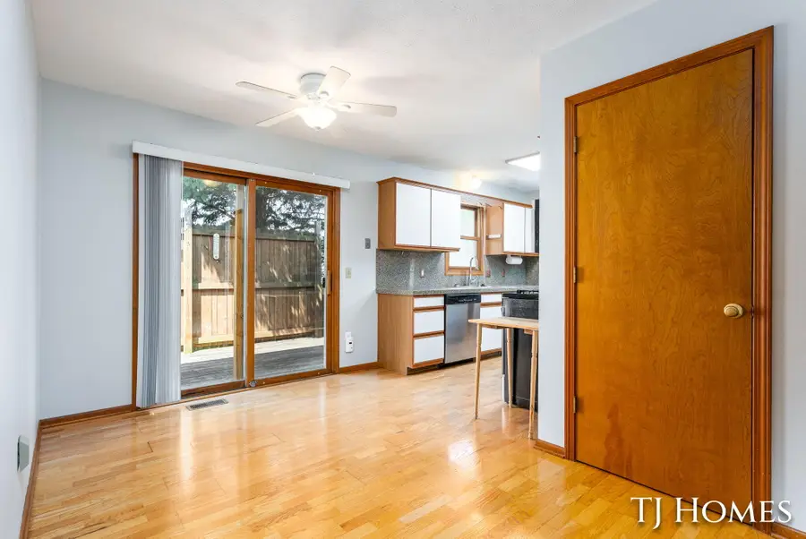 5721 Jefferson Avenue SE, Kentwood, MI 49548 - #3