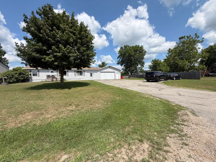275 W 136th Street, Grant, MI 49327 - #2