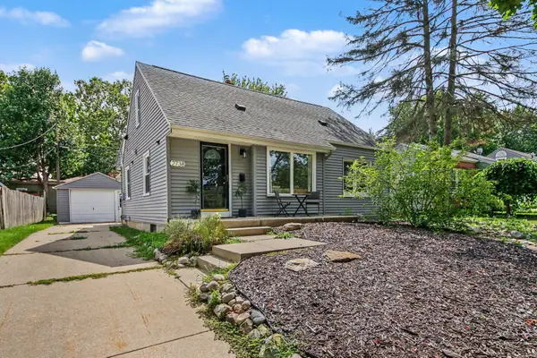 2738 Richards Drive SE, EastGrandRapids, MI 49506