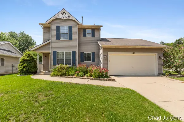 235 Olivia Court NW, GrandRapids, MI 49504