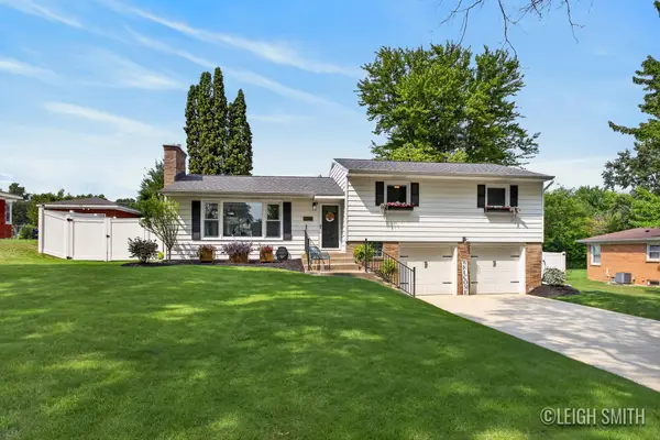 2165 Apple Avenue NW, GrandRapids, MI 49504