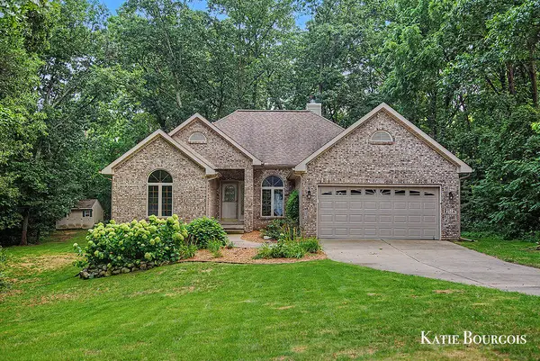 5180 Brookestone Drive NE, Rockford, MI 49341