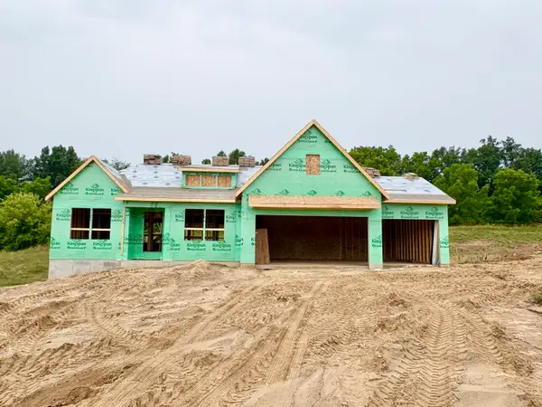8332 Kettle Oak Drive SE, Alto, MI 49302