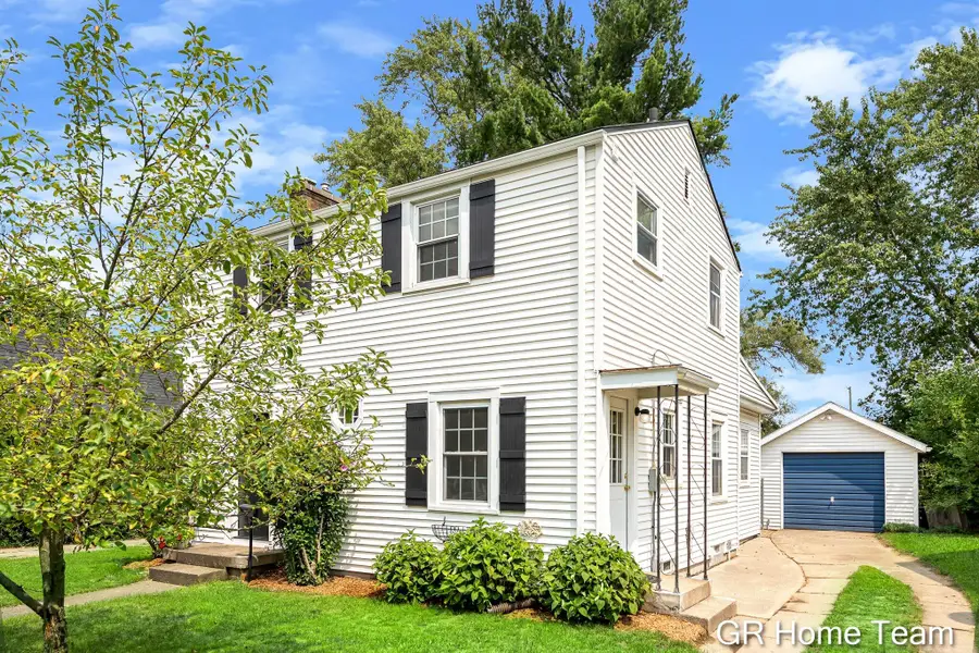 2138 Houseman Avenue NE, Grand Rapids, MI 49505 - #2