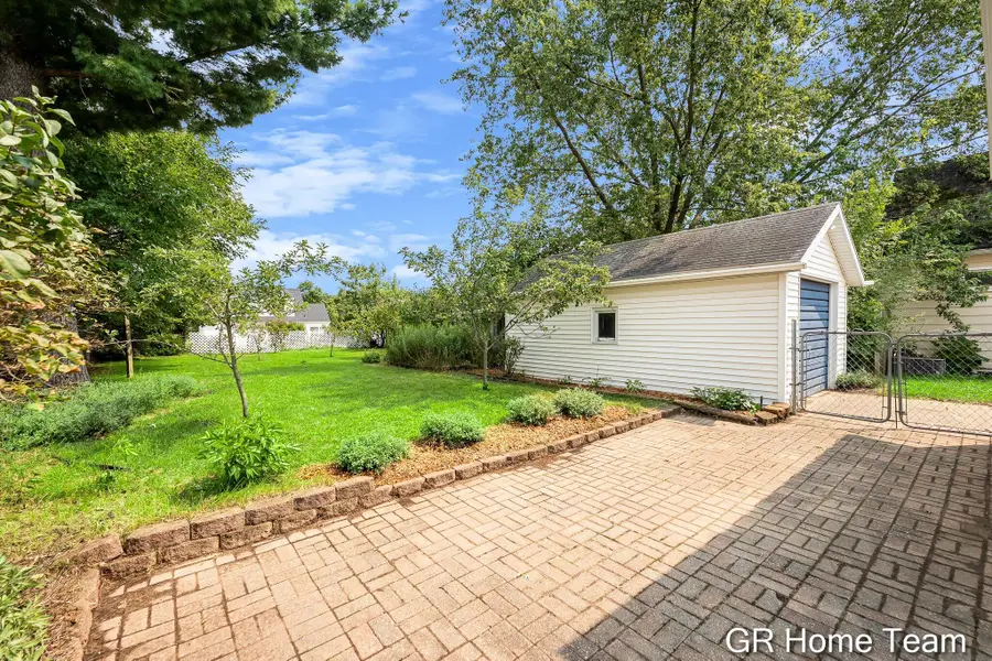 2138 Houseman Avenue NE, Grand Rapids, MI 49505 - #3