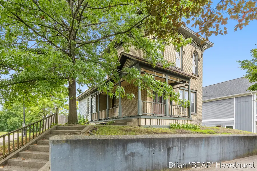 827 Fairview Avenue NE, Grand Rapids, MI 49503 - #3