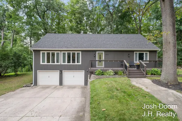 8181 Vergennes Street SE, Ada, MI 49301