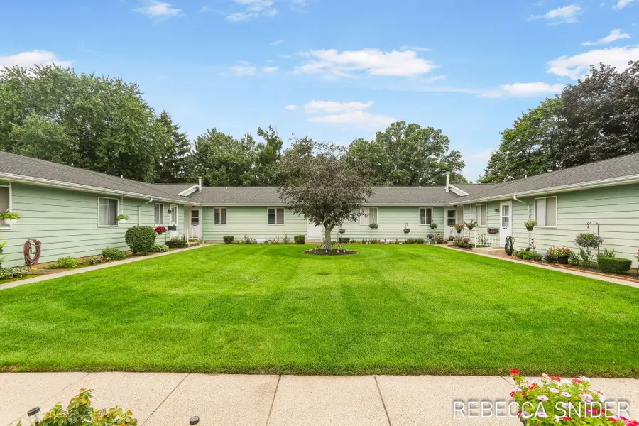5692 Leisure S Drive SE, Kentwood, MI 49548 - #2