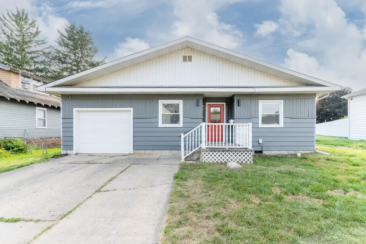 609 N Jackson Street, Ionia, MI 48846 - #1