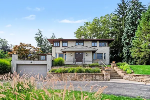 2318 Lake Drive SE, EastGrandRapids, MI 49506
