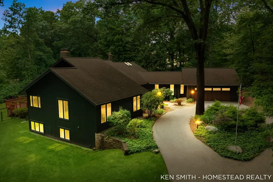 1660 Mont Rue Drive SE, Forest Hills, MI 49546 - #2