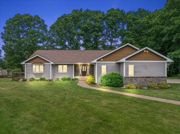 805 W Moore Road, Grant, MI 49327