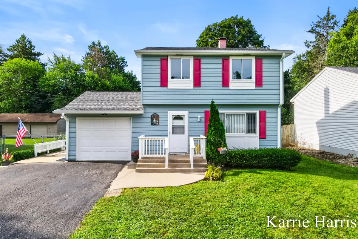 917 E Evergreen Street, Greenville, MI 48838 - #1