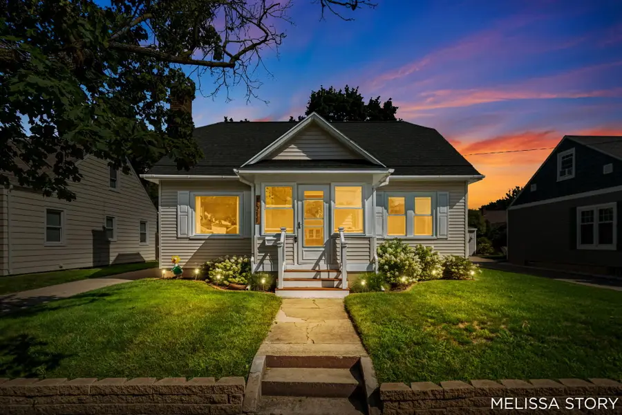 1011 Beechwood Street NE, Grand Rapids, MI 49505 - #2