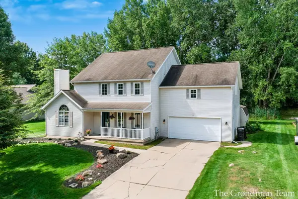 40 Rockview Drive NE, Rockford, MI 49341