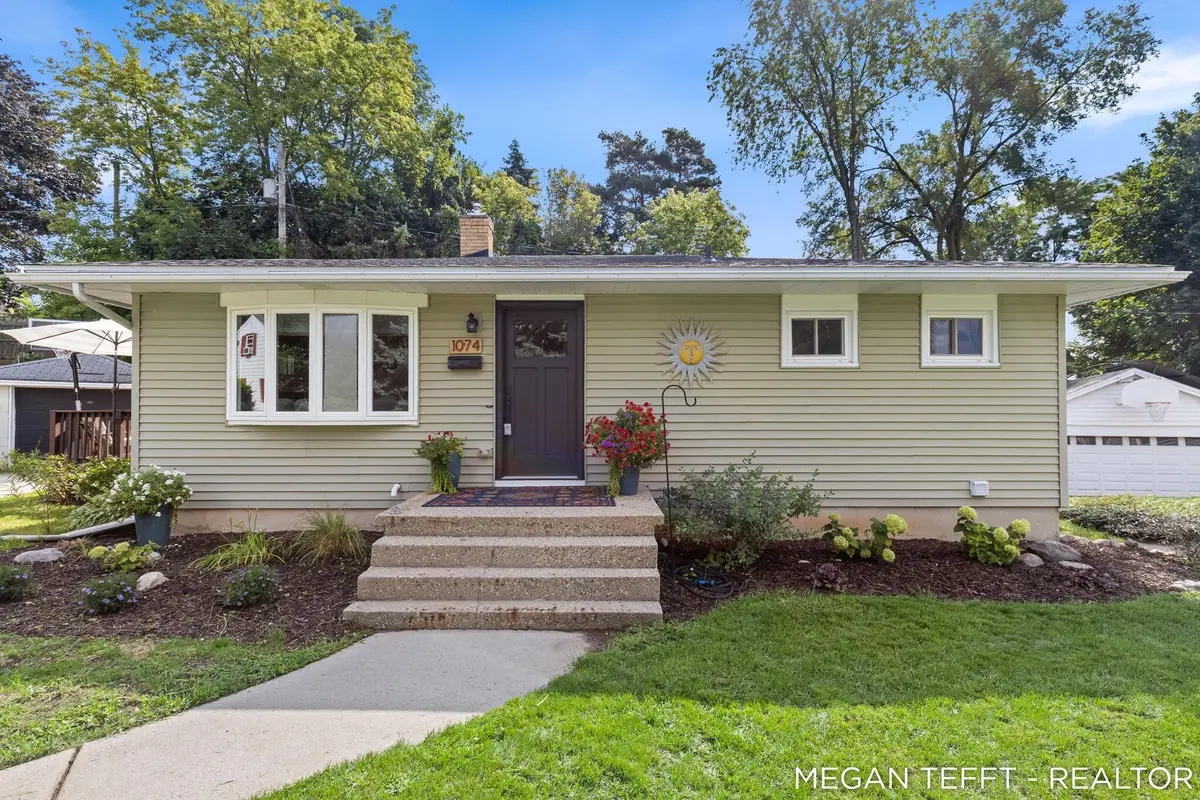 1074 Washtenaw Drive NE, Grand Rapids, MI 49505 - #1