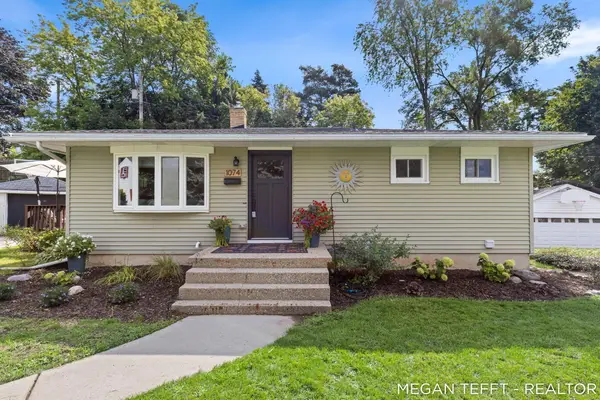 1074 Washtenaw Drive NE, GrandRapids, MI 49505