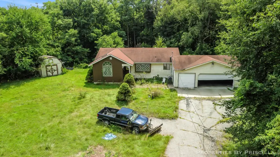 9284 Pine Island Drive NE, Sparta, MI 49345 - #2