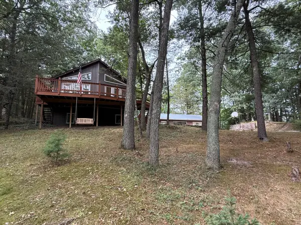 5700 W Lakeshore Court, Pentwater, MI 49449