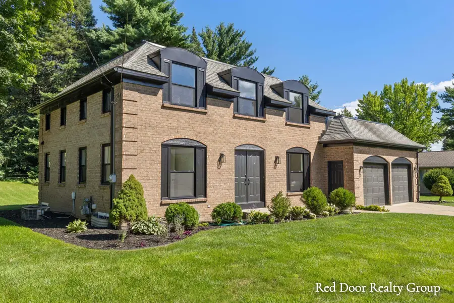 578 Arrowhead Avenue SE, Grand Rapids, MI 49546 - #2