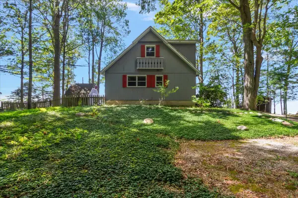 997 Lake Lane, SouthHaven, MI 49090