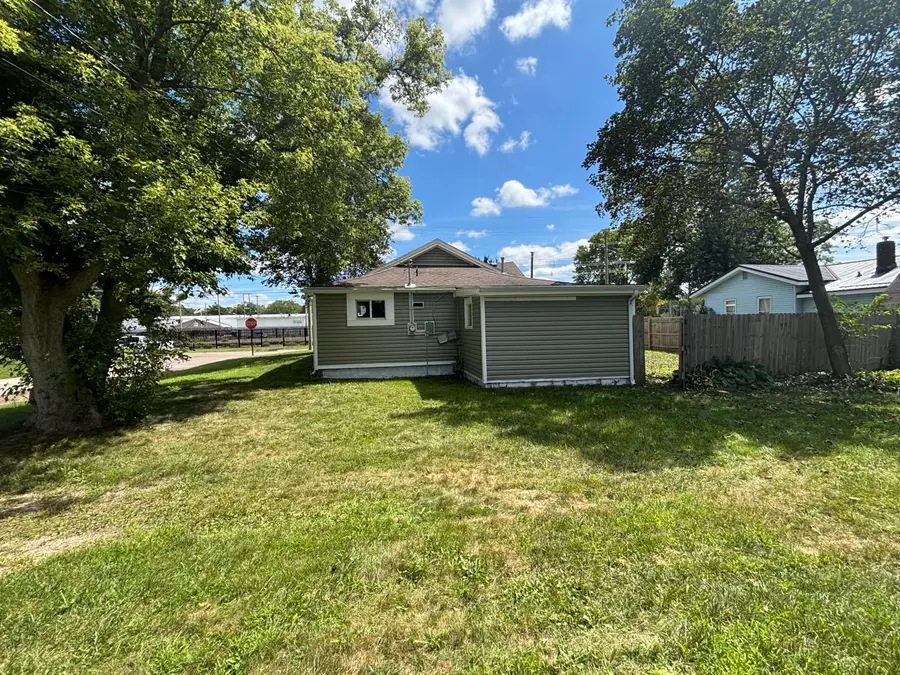 421 W Railroad Street, Dowagiac, MI 49047 - #3