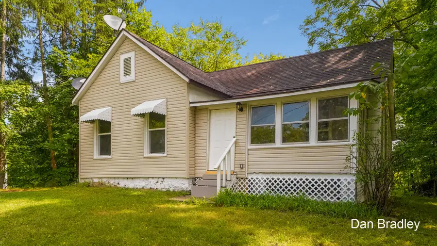 908 S Lafayette Street, Greenville, MI 48838 - #2
