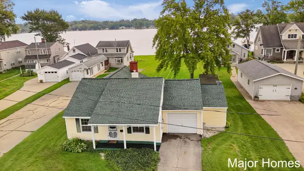 734 Lakeview Drive, LakeOdessa, MI 48849