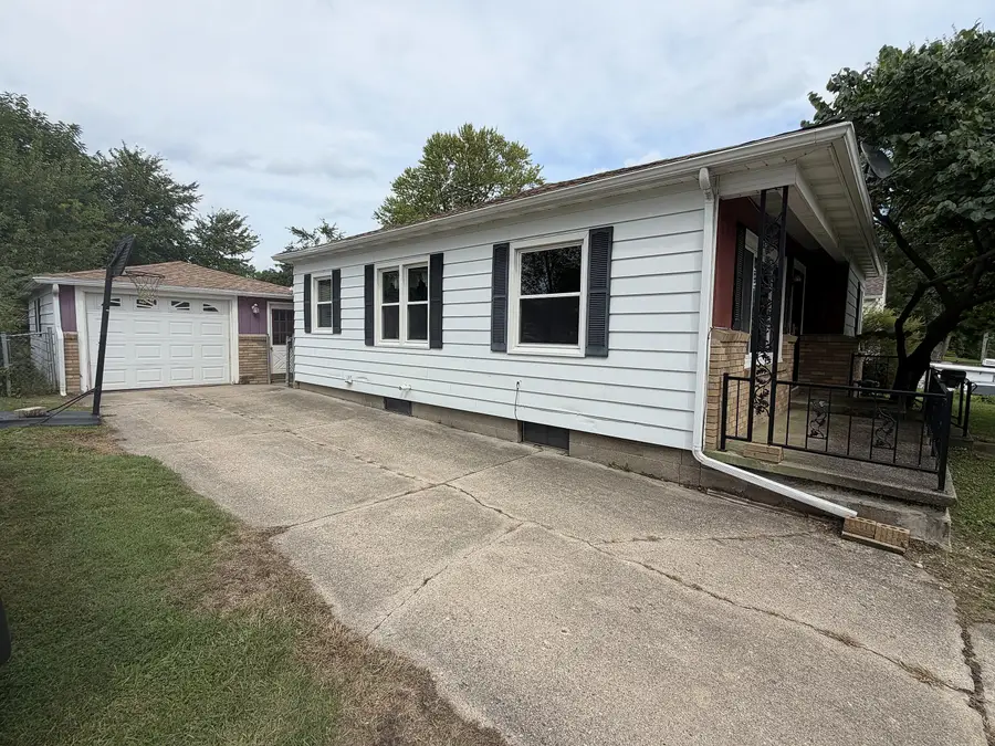 319 E Grant Street, Hastings, MI 49058 - #2